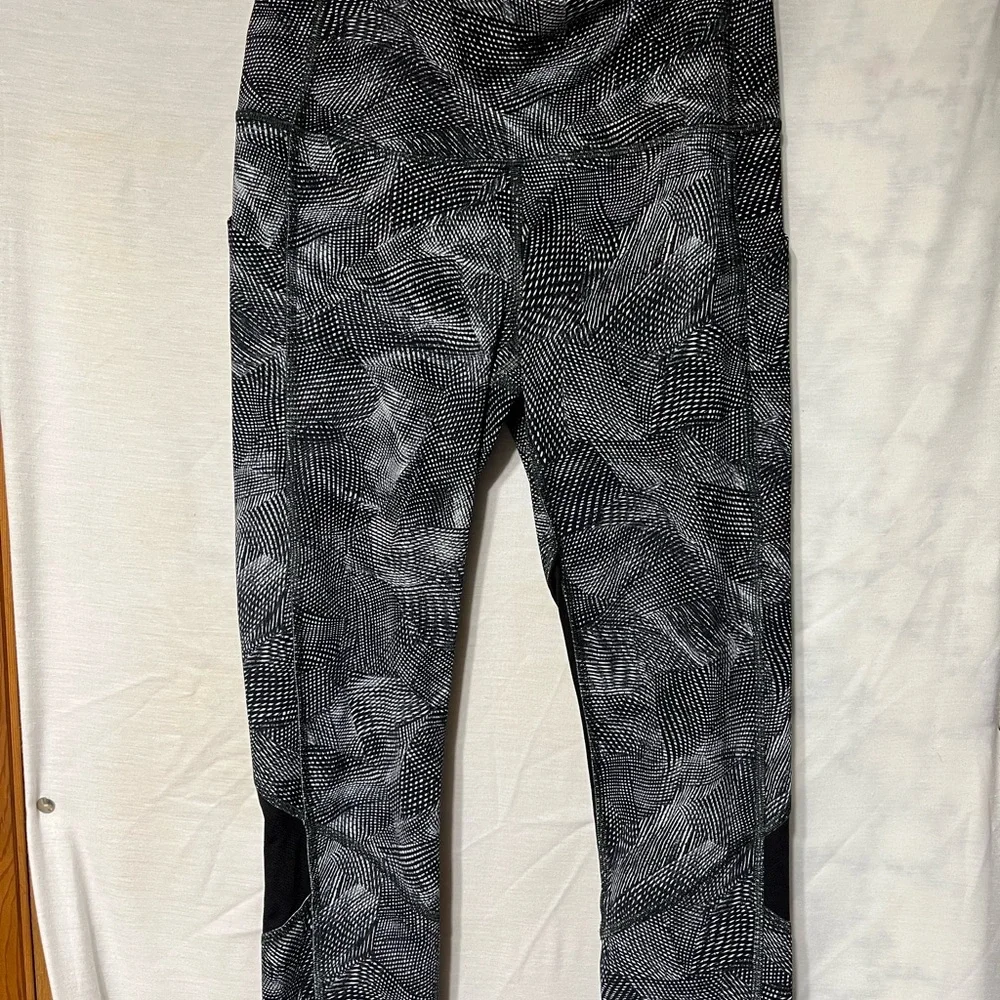 Lululemon Athletica Black and White Geometric‎ Leggings